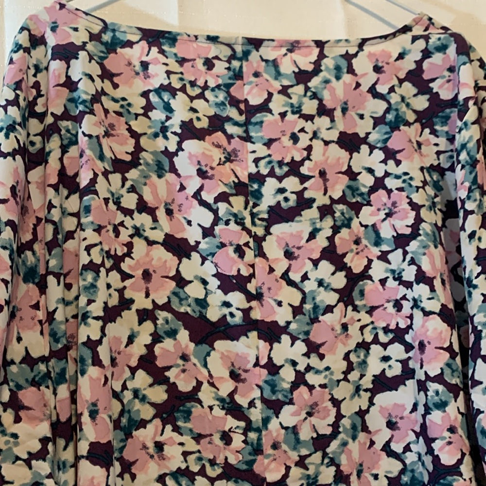 Lane Bryant 5X Blouse/Top- Floral Tunic Short Sleeves. Slenderizing V- Neck EUC - Picture 6 of 8